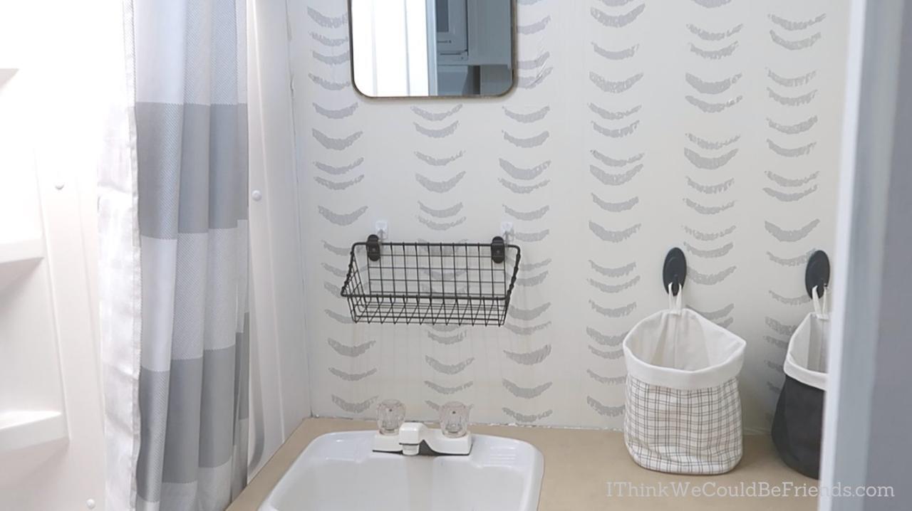 How to Make a Diy Wallpaper With a Sponge Stamp